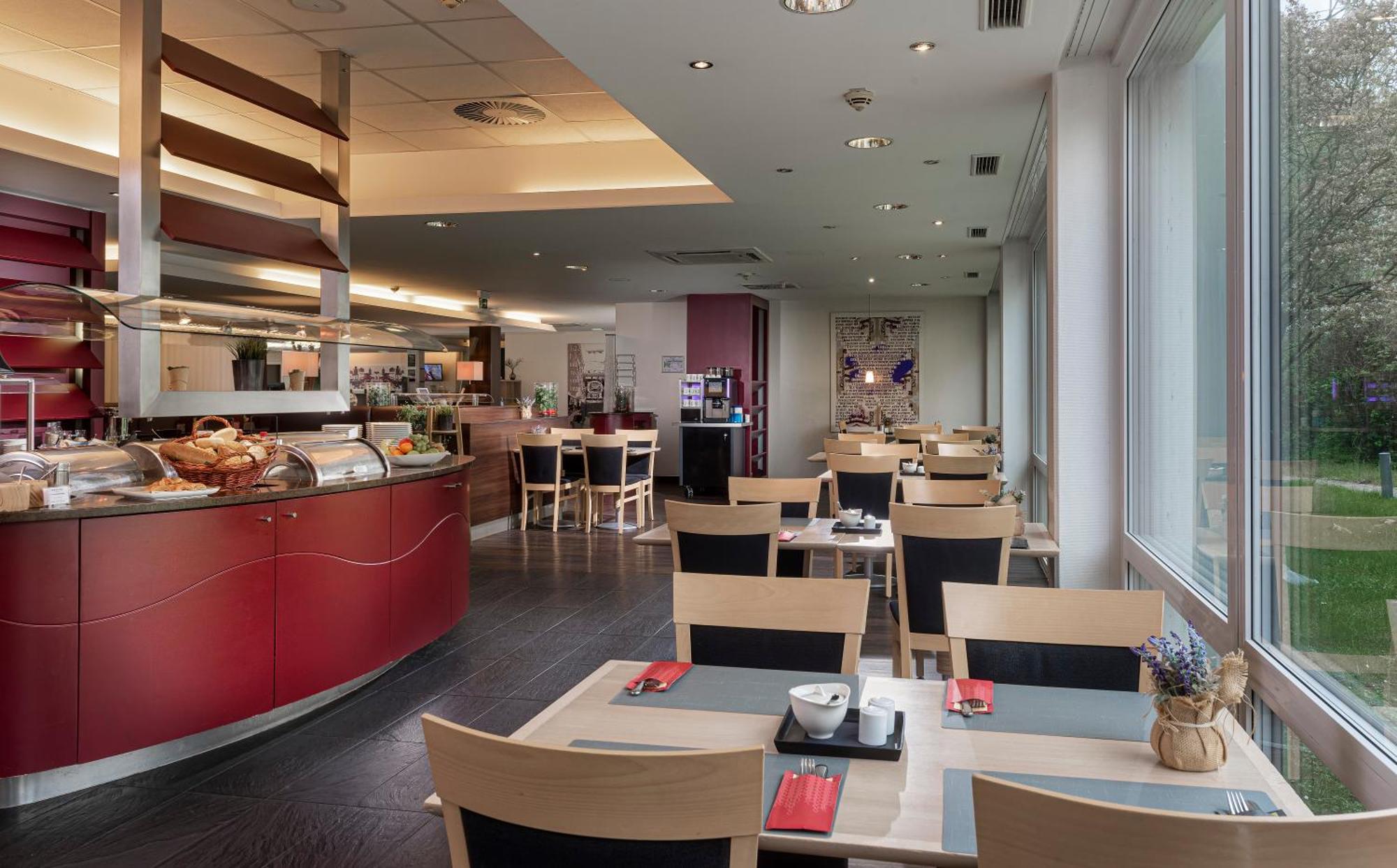 Hotel Mercure Süd 4*